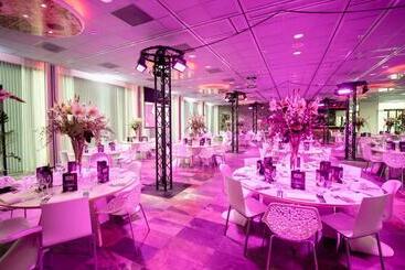 Mainport Hotel Rotterdam, A Hilton Affiliate