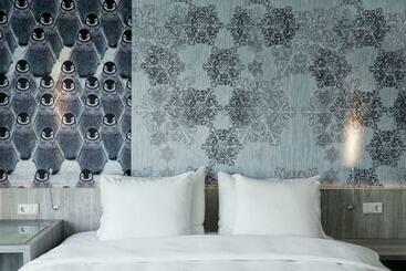Mainport Hotel Rotterdam, A Hilton Affiliate