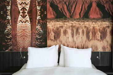 Mainport Hotel Rotterdam, A Hilton Affiliate