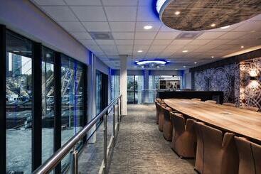 Mainport Hotel Rotterdam, A Hilton Affiliate
