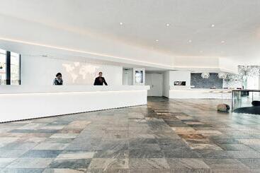 Mainport Hotel Rotterdam, A Hilton Affiliate