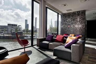 Mainport Hotel Rotterdam, A Hilton Affiliate