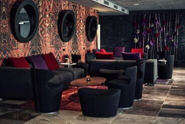 Mainport Hotel Rotterdam, A Hilton Affiliate