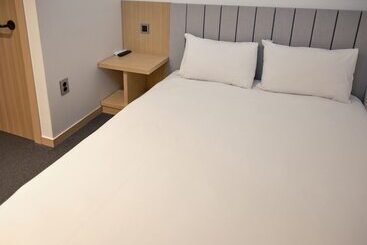 هتل Uh Suite The Seoul
