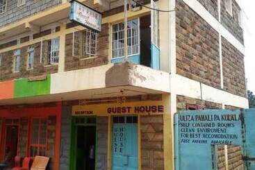 هتل At Ease Guest House