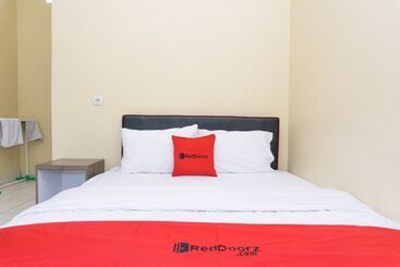 هتل Reddoorz @ Mt Haryono Street Waingapu