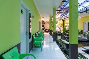 هتل Reddoorz @ Mt Haryono Street Waingapu