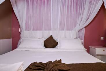 پانسیون Twinspot Guest House