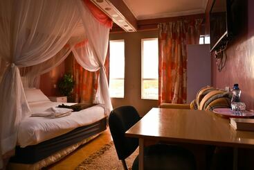 پانسیون Twinspot Guest House