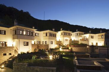هتل 12 Months Resort & Spa