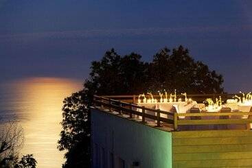 هتل 12 Months Resort & Spa