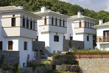 هتل 12 Months Resort & Spa