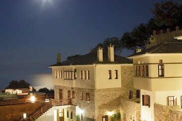 هتل 12 Months Resort & Spa