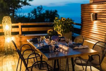 هتل 12 Months Resort & Spa