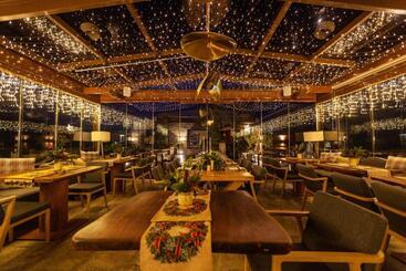 هتل 12 Months Resort & Spa