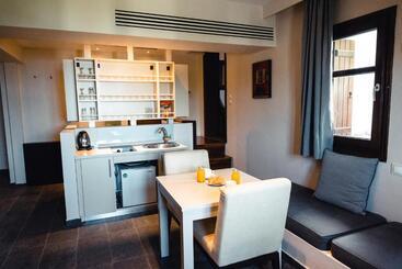 هتل 12 Months Resort & Spa