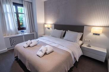 هتل 12 Months Resort & Spa