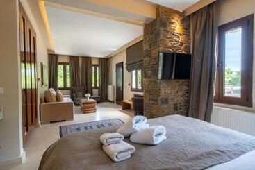 هتل 12 Months Resort & Spa