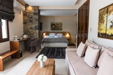 هتل 12 Months Resort & Spa