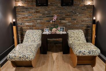 هتل 12 Months Resort & Spa
