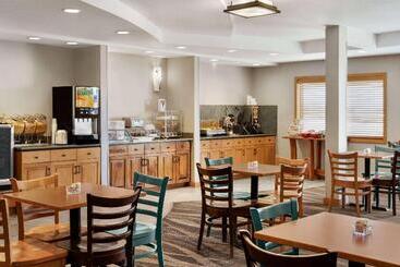 هتل Americinn By Wyndham Laramie Near University Of Wyoming
