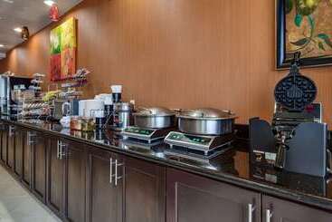 هتل Best Western Plus Midland Suites