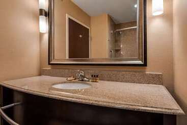 هتل Best Western Plus Midland Suites