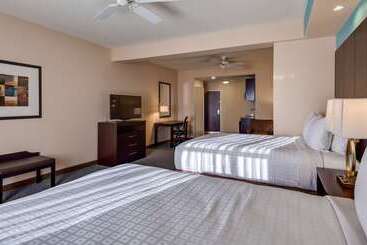 هتل Best Western Plus Midland Suites
