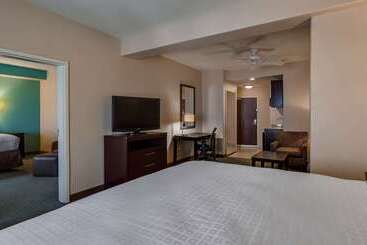 هتل Best Western Plus Midland Suites