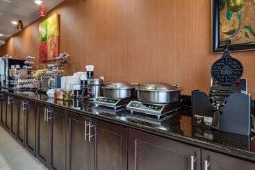 هتل Best Western Plus Midland Suites