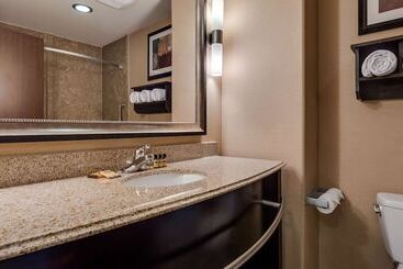 هتل Best Western Plus Midland Suites