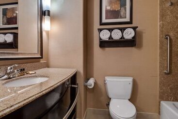 هتل Best Western Plus Midland Suites