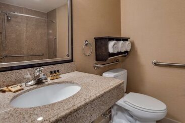 هتل Best Western Plus Midland Suites