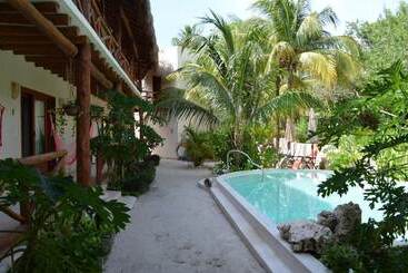 هتل Casa Iguana Holbox   Beachfront