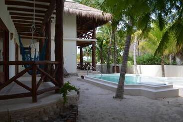 هتل Casa Iguana Holbox   Beachfront