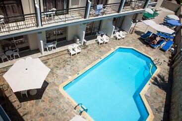 هتل Crystallo Apartments