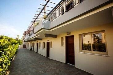 هتل Crystallo Apartments