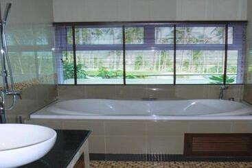 هتل Grand Hill Residence