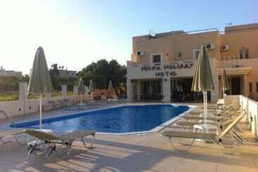 هتل Hiona Holiday