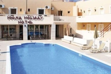 هتل Hiona Holiday