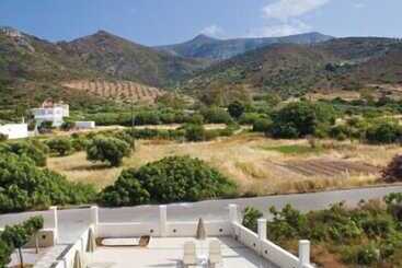 هتل Hiona Holiday