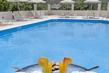 هتل Hiona Holiday