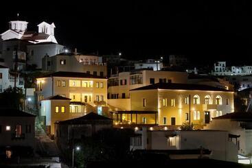 هتل Krinos Suites