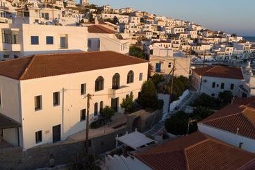 هتل Krinos Suites