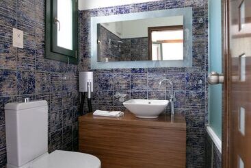 هتل Krinos Suites