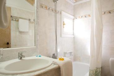 Lefko Hotel & Apartments
