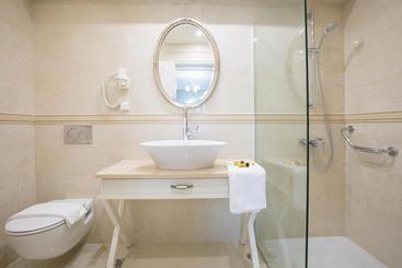 Lefko Hotel & Apartments