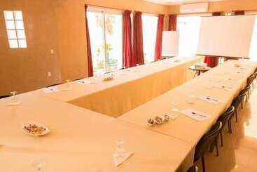 هتل Le Lodge Des Almadies