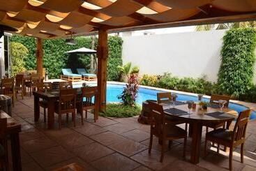 هتل Le Lodge Des Almadies