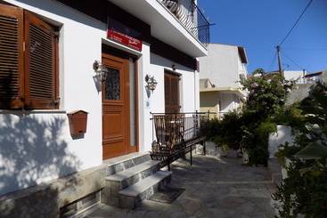 هتل Pension Margarita